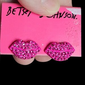 👄Betsey Pavé Stone Hot Pink Lips Push-back Post VINTAGE Earrings - NWT👄